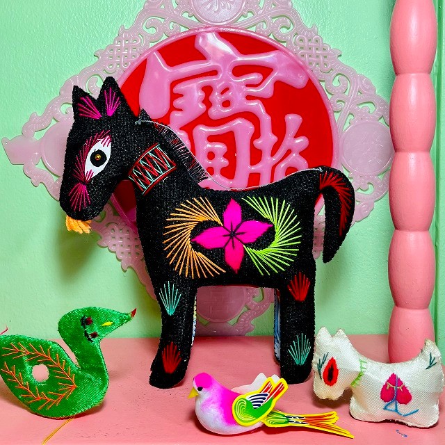干支飾り/手刺繍の黒い馬